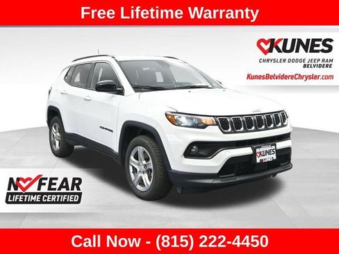 Used 2024 Jeep Compass Latitude AWD/4WD image 1