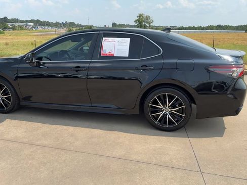 Used 2023 Toyota Camry SE w/ Convenience Package FWD image 6