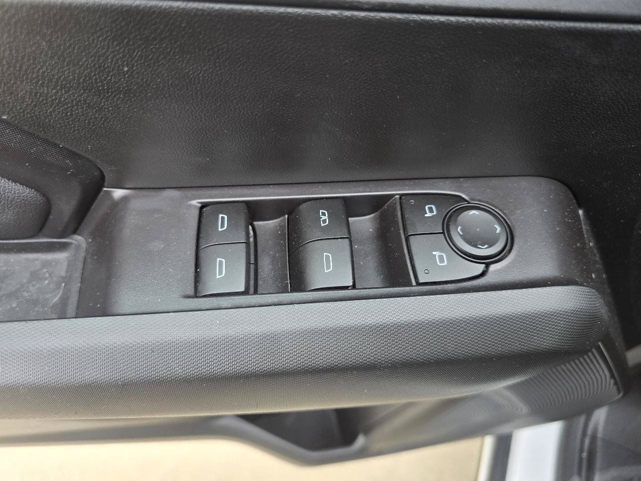 Used 2023 Chevrolet Colorado LT w/ LT Convenience Package II AWD/4WD image 17