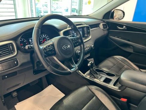 Used 2017 Kia Sorento AWD w/ LX Convenience Package image 5