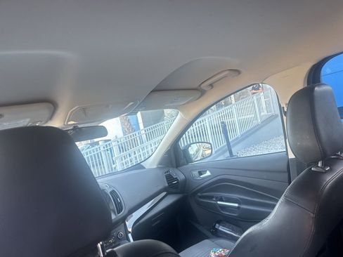 Used 2019 Ford Escape SE image 14