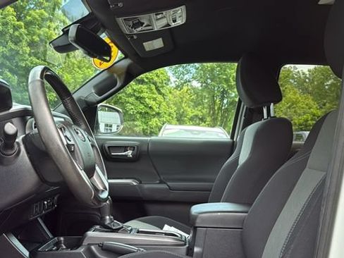 Certified 2021 Toyota Tacoma TRD Off-Road AWD/4WD image 10