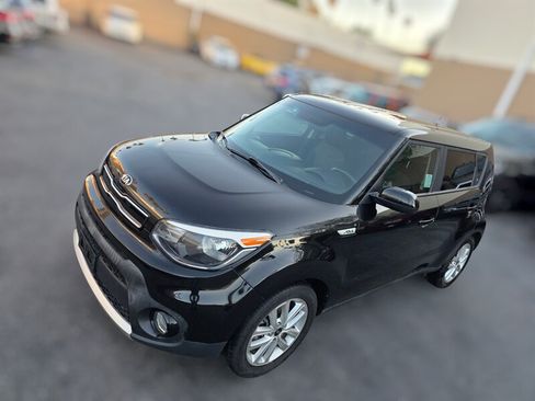 Used 2018 Kia Soul + FWD image 2