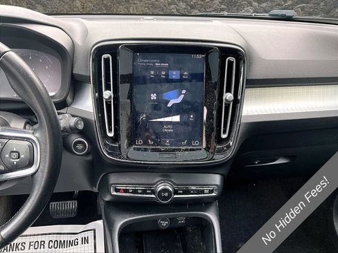 Used 2020 Volvo XC40 T5 Momentum w/ Premium Package AWD/4WD image 6
