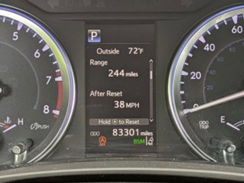 Used 2017 Toyota Highlander Limited image 11