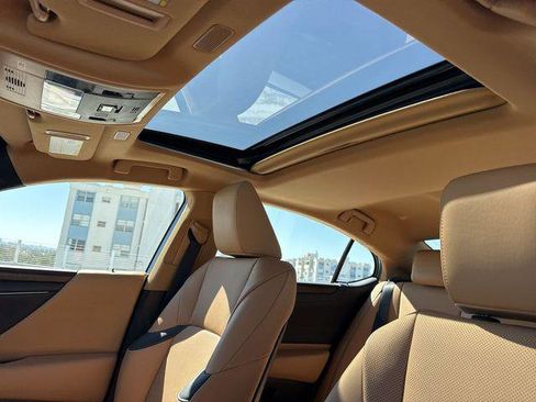 Certified 2025 Lexus ES 350 w/ Premium Package FWD image 22