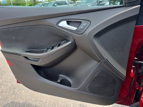 Used 2015 Ford Focus SE w/ Equipment Group 201A FWD image 26
