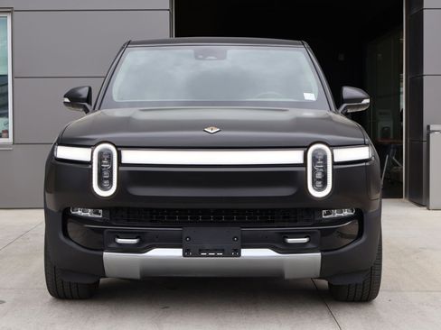 Used 2023 Rivian R1S Adventure image 2