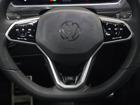 Used 2024 Volkswagen Tiguan SE R-Line image 17
