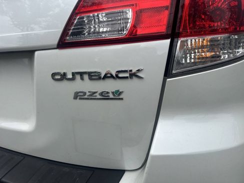 Used 2012 Subaru Outback 2.5i Premium w/ All-Weather Pkg AWD/4WD image 8