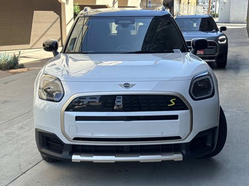 Certified 2025 MINI Cooper Countryman SE w/ Comfort Package Max AWD/4WD image 2