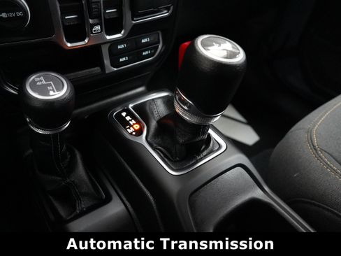 Used 2024 Jeep Wrangler Sahara image 28