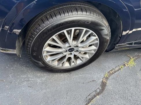 Used 2025 Genesis GV80 2.5T Standard image 8