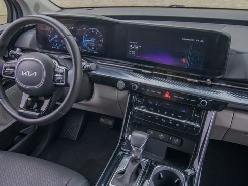 Used 2024 Kia Carnival SX Prestige image 29