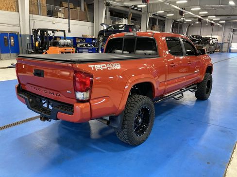 Used 2016 Toyota Tacoma TRD Off-Road AWD/4WD image 7