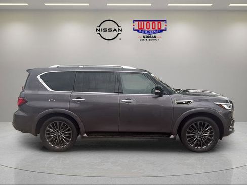 Used 2024 INFINITI QX80 Sensory AWD/4WD image 2