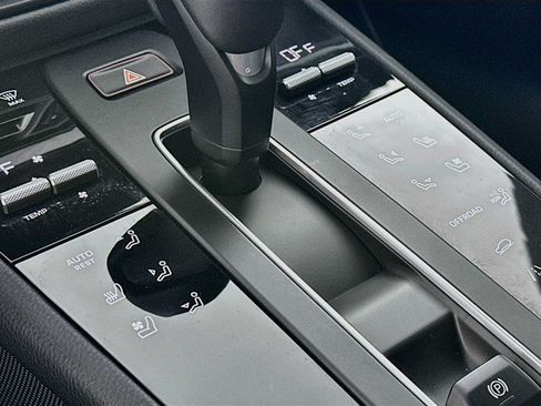 Certified 2026 Porsche Macan AWD/4WD image 21