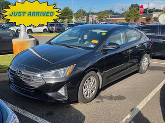 Used 2019 Hyundai Elantra SE image 1