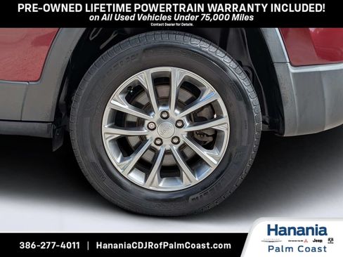 Used 2019 Jeep Cherokee Latitude Plus w/ Comfort/Convenience Group AWD/4WD image 10