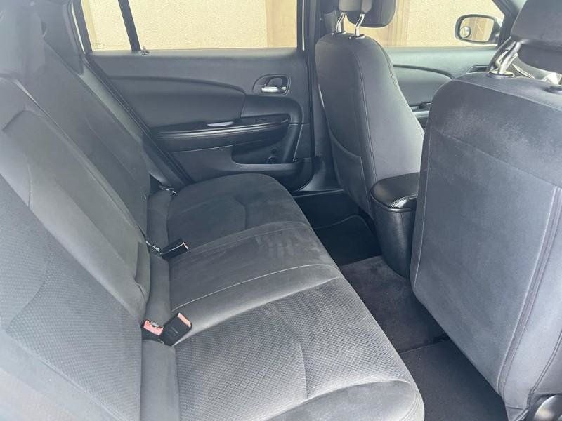 Used 2011 Chrysler 200 Touring FWD image 18