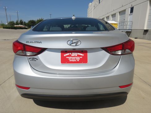 Used 2014 Hyundai Elantra SE w/ Option Group 02 FWD image 8