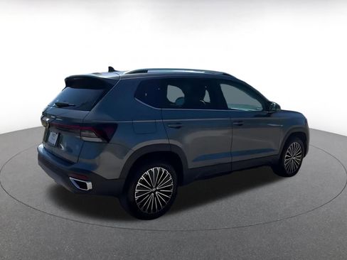 Used 2025 Volkswagen Taos SE FWD image 15