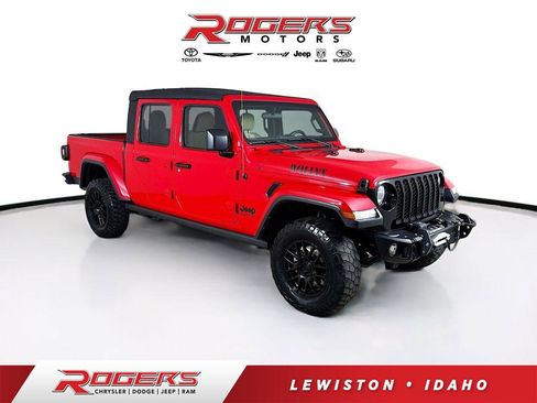 Certified 2022 Jeep Gladiator Sport AWD/4WD image 1