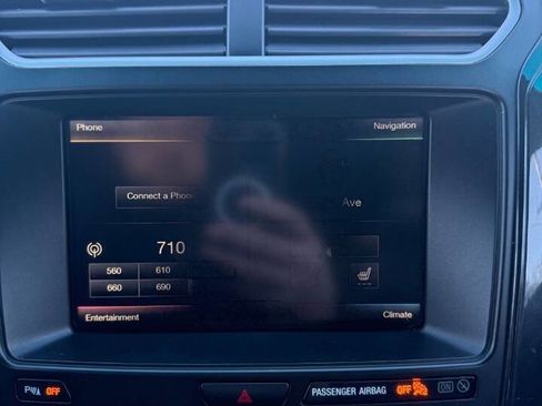 Used 2016 Ford Explorer XLT w/ Equipment Group 202A image 9