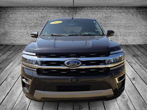 Used 2024 Ford Expedition Limited AWD/4WD image 3