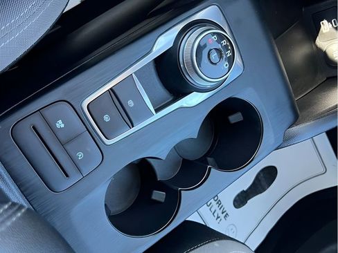 Used 2022 Ford Escape SE FWD image 19