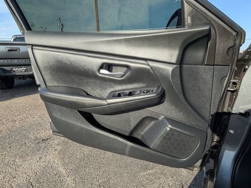 Used 2021 Nissan Sentra SV FWD image 12