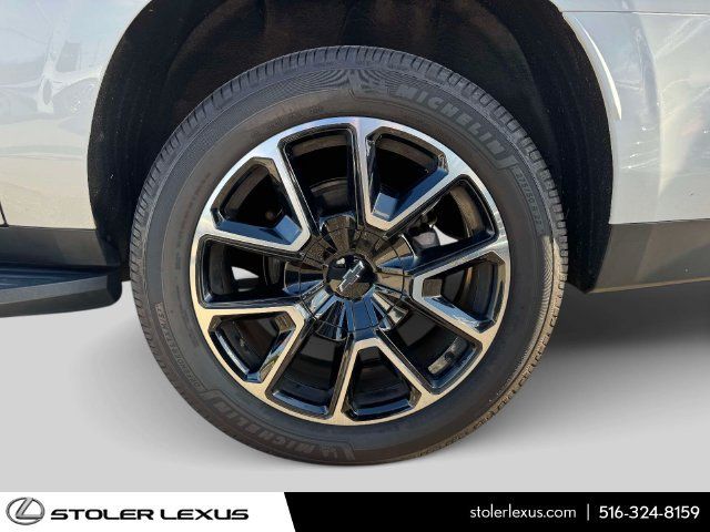 Used 2023 Chevrolet Suburban RST w/ Luxury Package AWD/4WD image 11