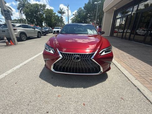 Used 2025 Lexus ES 350 w/ Technology Package FWD image 2