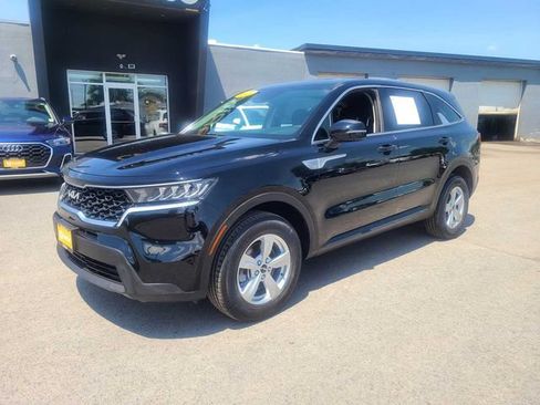 Used 2023 Kia Sorento LX AWD/4WD image 2
