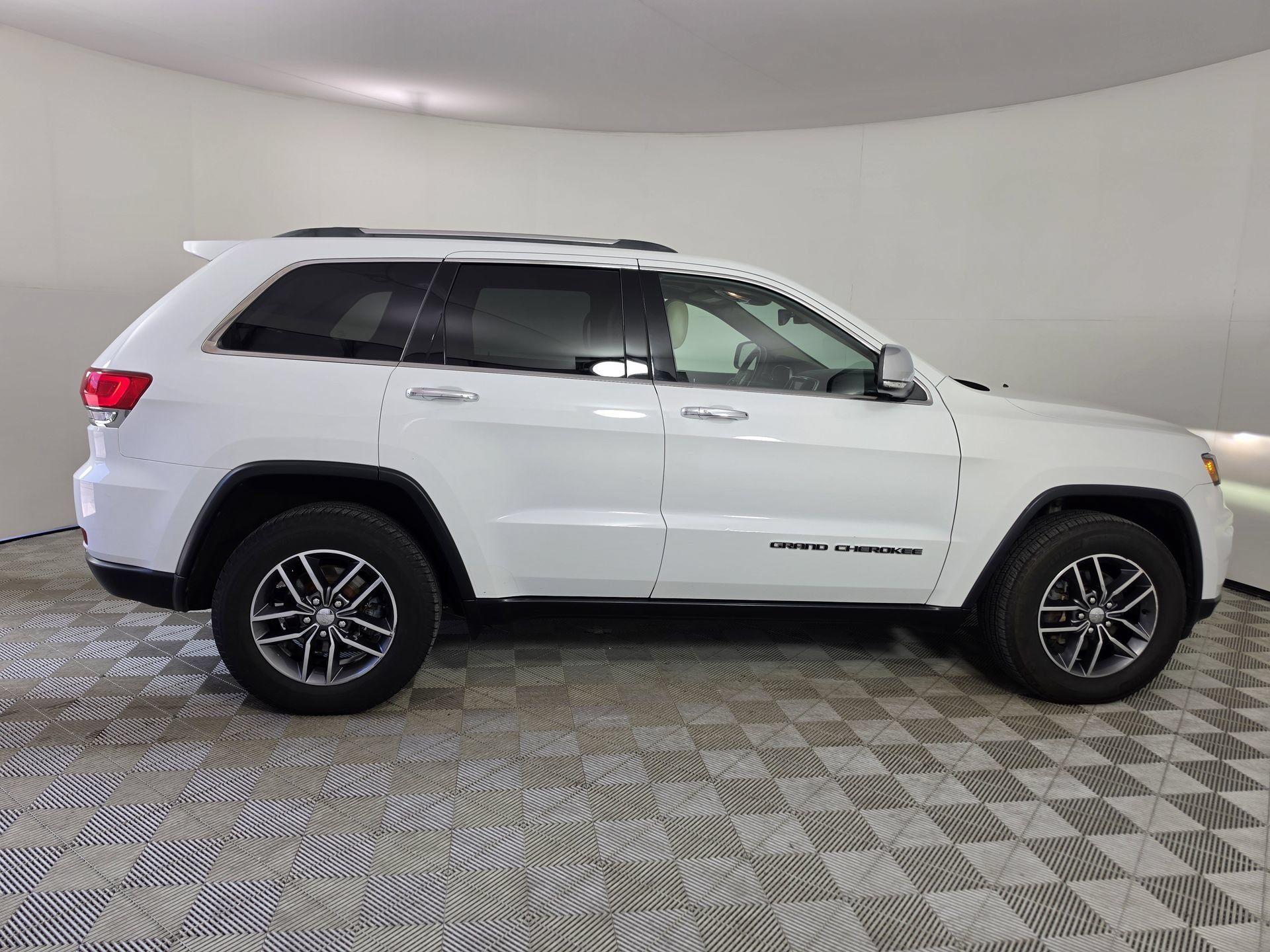 Used 2018 Jeep Grand Cherokee Limited w/ Luxury Group II AWD/4WD image 8