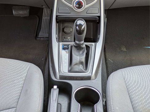 Used 2015 Hyundai Elantra SE w/ Option Group 02 FWD image 16