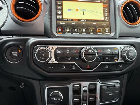 Used 2023 Jeep Gladiator Mojave w/ LED Lighting Group AWD/4WD image 16