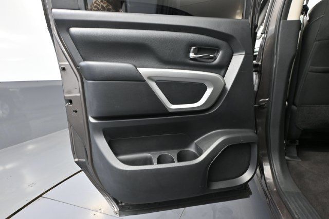 Used 2018 Nissan Titan SV AWD/4WD image 25
