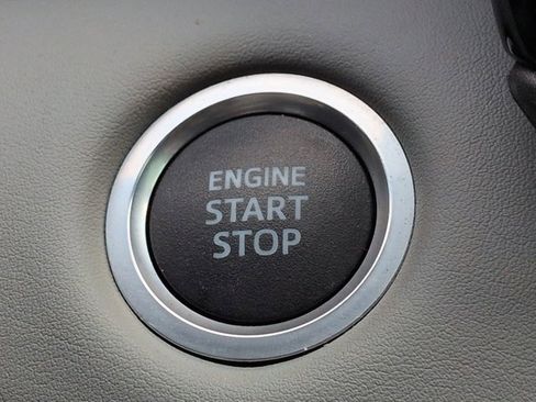 Used 2021 Toyota Highlander XLE image 28