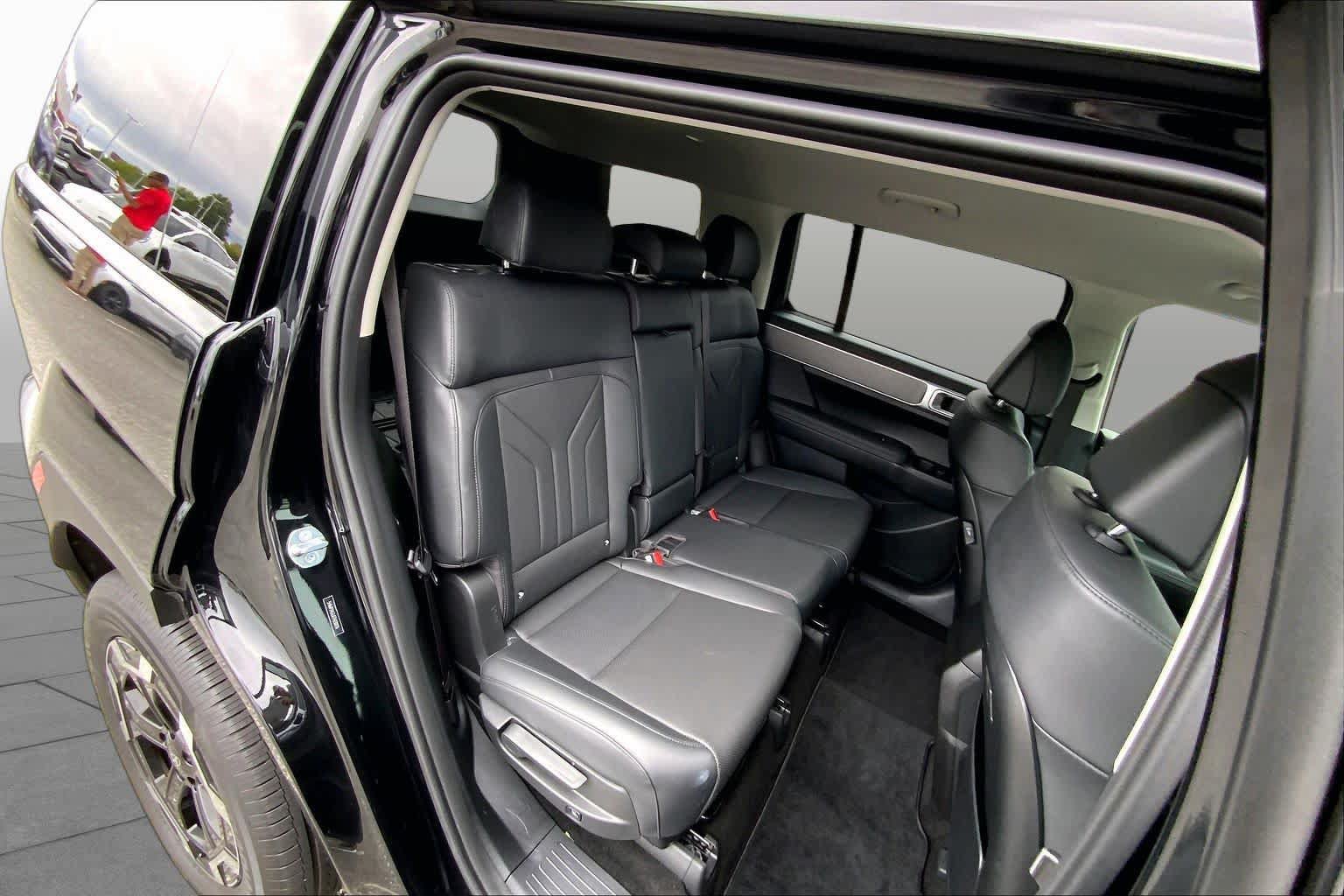 Used 2026 Hyundai Santa Fe SEL FWD image 16