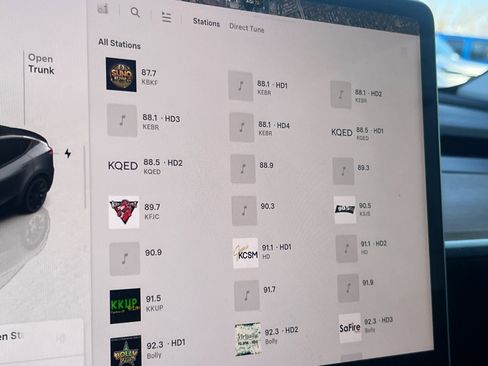 Used 2023 Tesla Model Y Long Range image 18