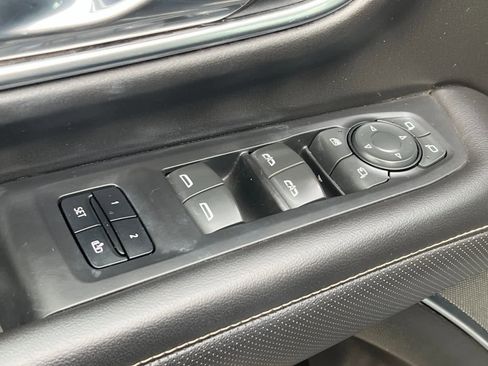 Used 2021 GMC Yukon XL SLT w/ SLT Luxury Plus Package image 12