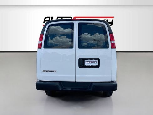 Used 2025 Chevrolet Express 2500 w/ Driver Convenience Package RWD image 6