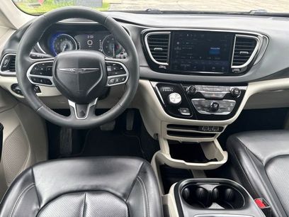 Used 2023 Chrysler Pacifica Touring-L