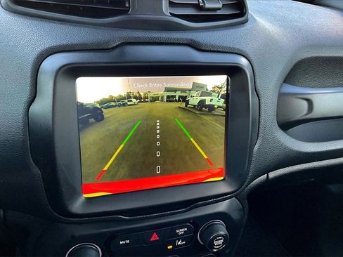 Used 2023 Jeep Renegade Latitude image 21