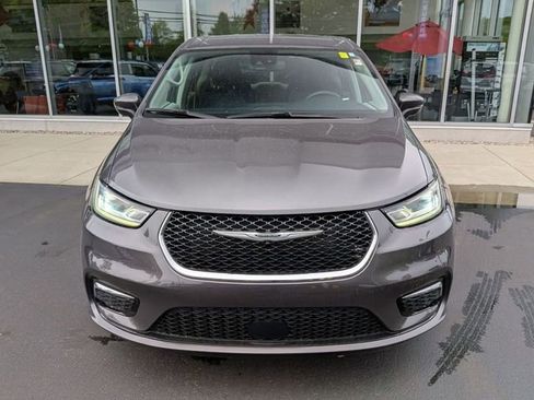 Used 2023 Chrysler Pacifica Touring-L FWD image 8