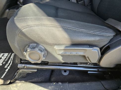 Used 2020 Jeep Wrangler Unlimited Sport image 16