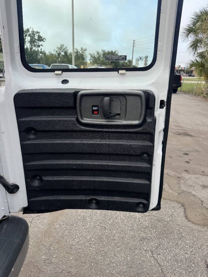 Used 2001 Chevrolet Express 2500 RWD image 21