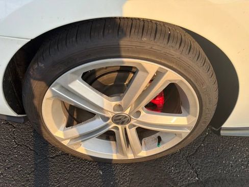 Used 2017 Volkswagen Jetta GLI FWD image 27