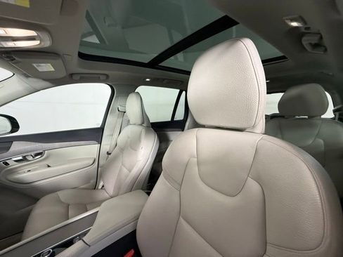 Used 2023 Volvo XC90 B5 Plus AWD/4WD image 9